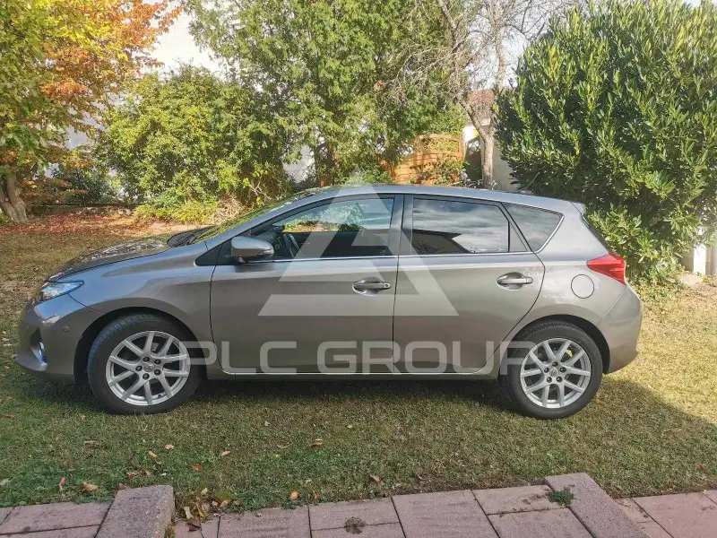 2015 Toyota AURIS