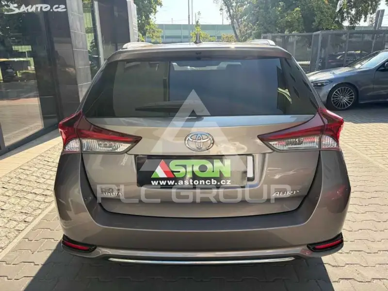 2015 Toyota AURIS