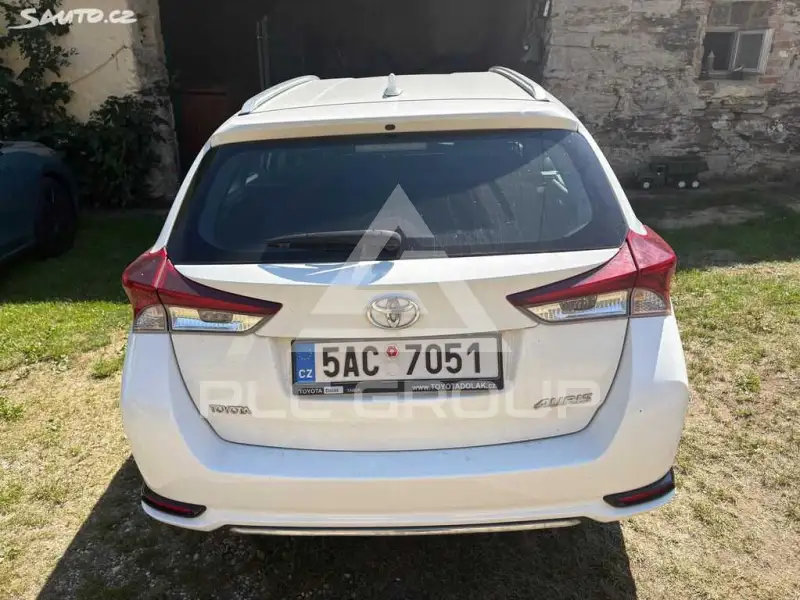 2015 Toyota AURIS