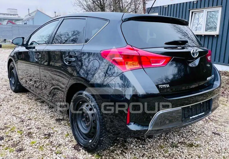 2015 Toyota AURIS