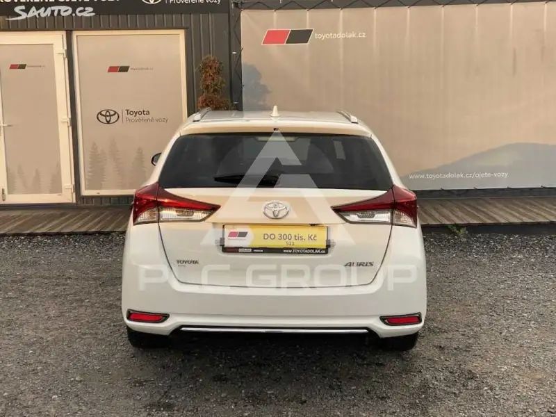 2015 Toyota AURIS
