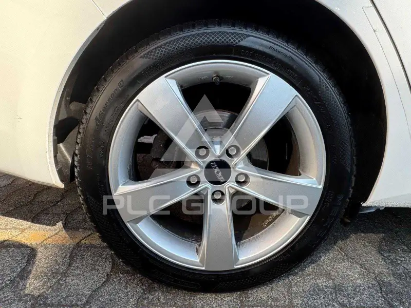 2015 Toyota AURIS