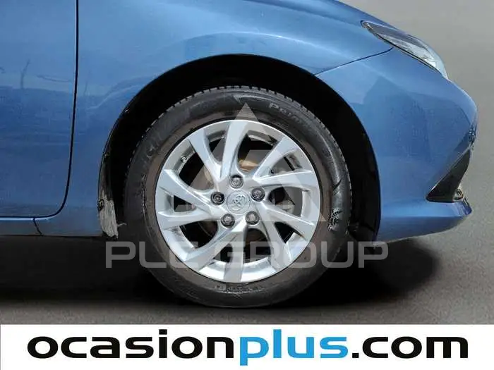 2015 Toyota AURIS