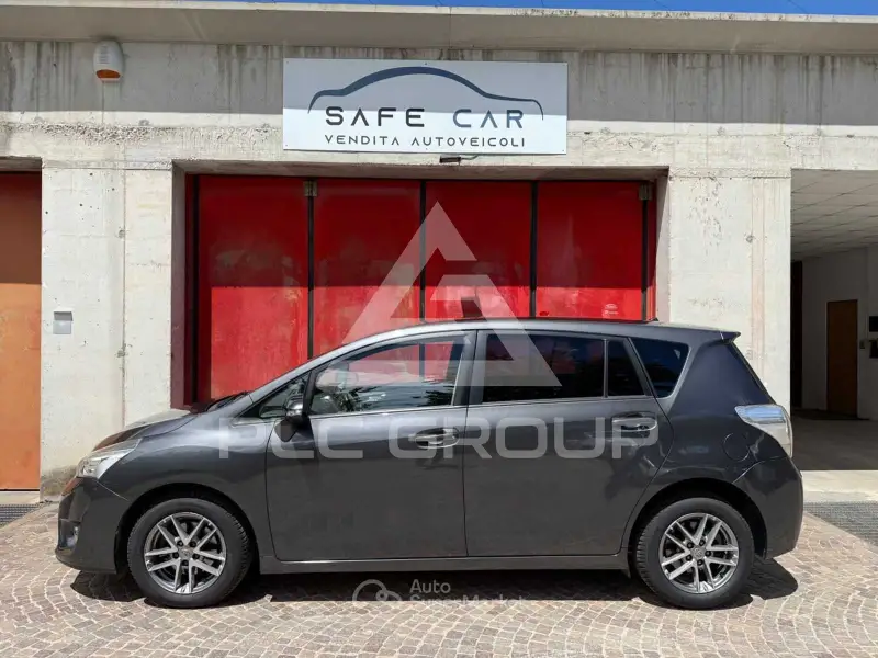 2015 Toyota VERSO
