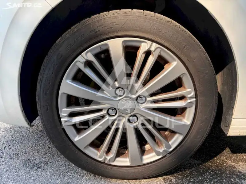 2015 Peugeot 208