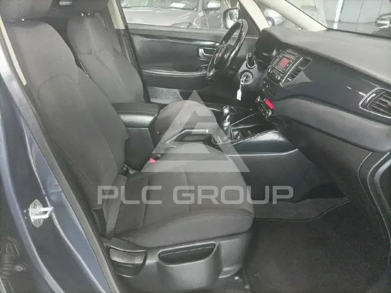 2015 KIA Carens
