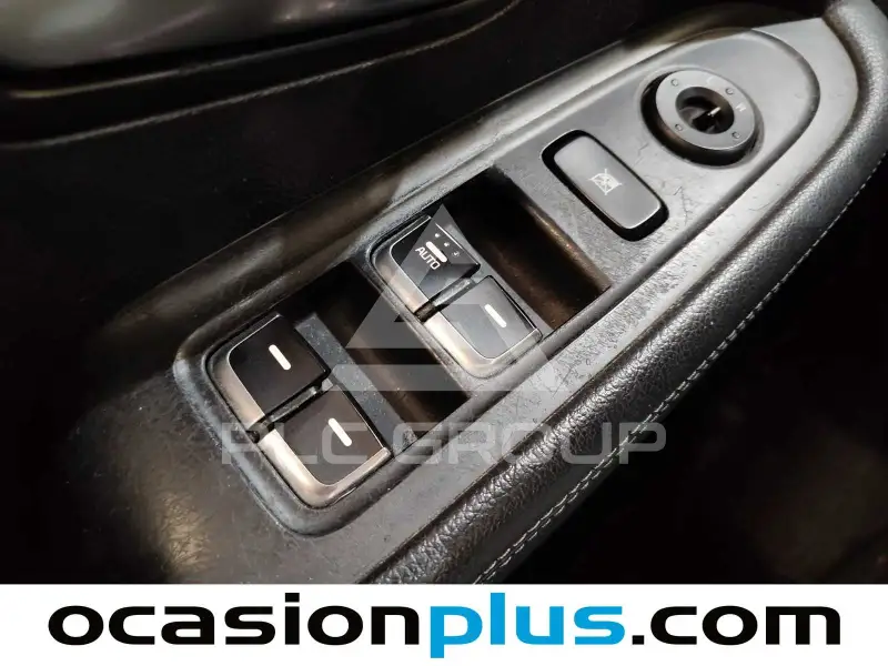 2015 KIA Carens