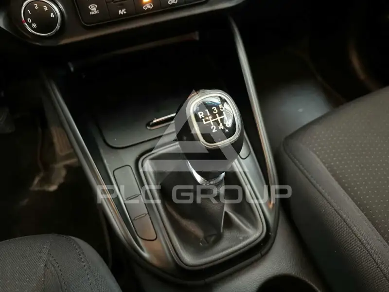 2015 KIA Carens
