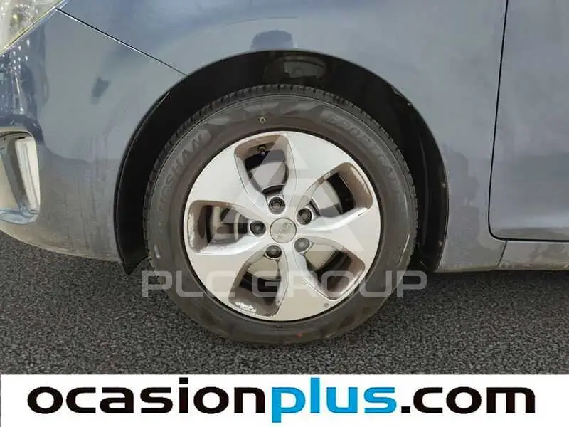 2015 KIA Carens