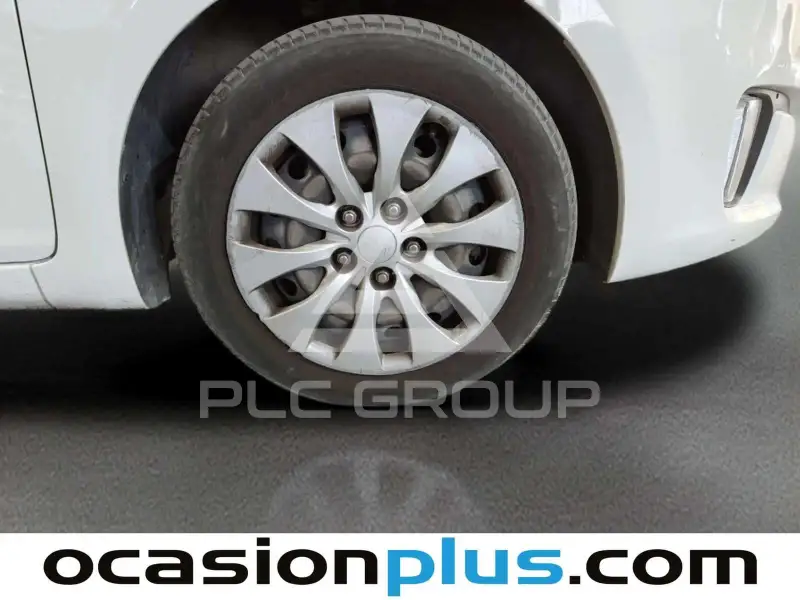2015 KIA Carens