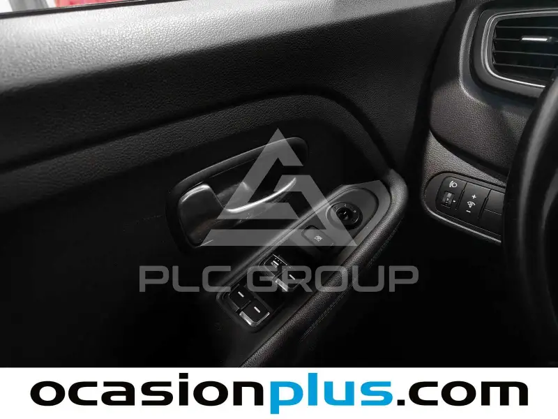 2015 KIA Carens