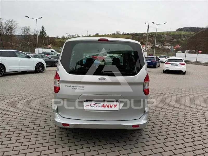 2015 Ford Tourneo