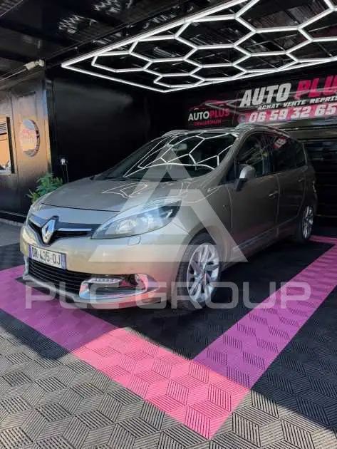 2015 Renault Scenic