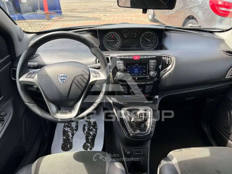 2016 Lancia YPSILON