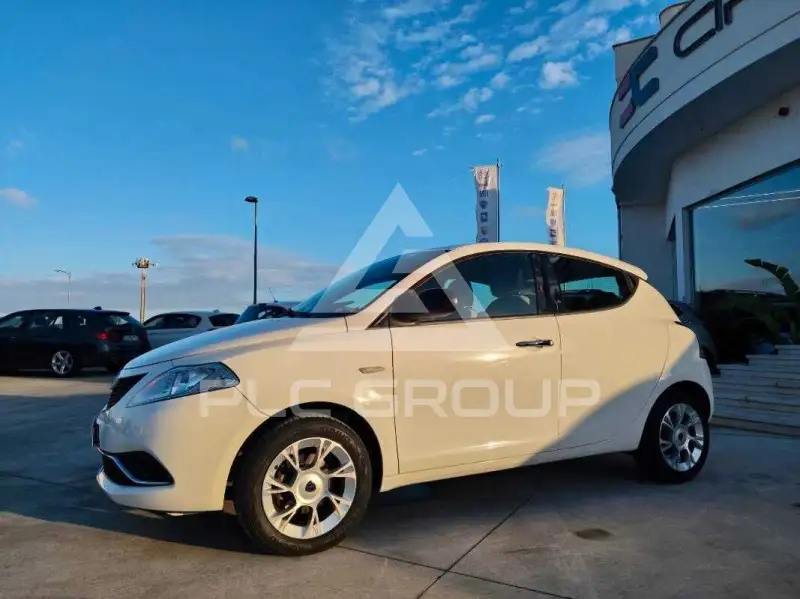 2016 Lancia YPSILON