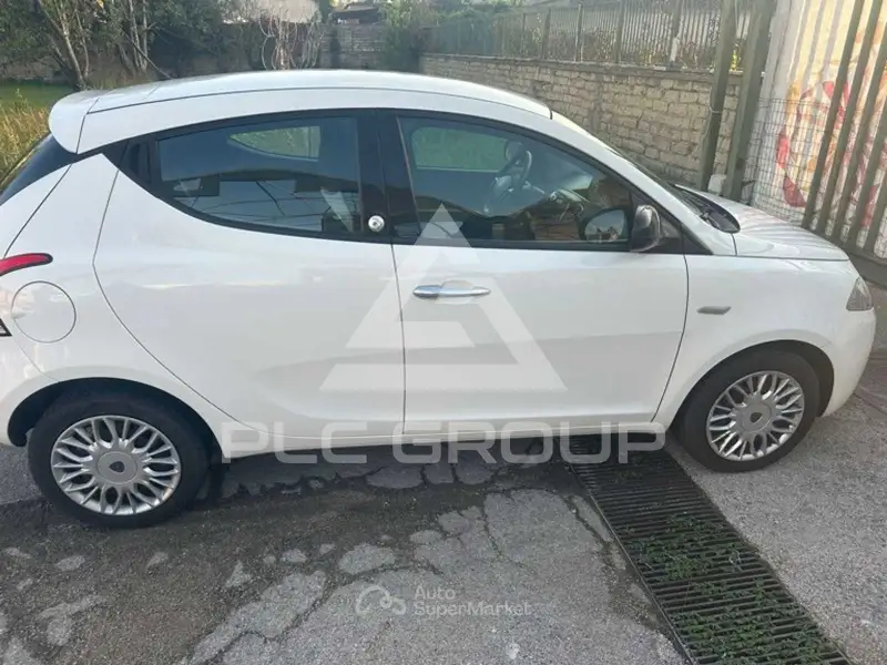 2016 Lancia YPSILON