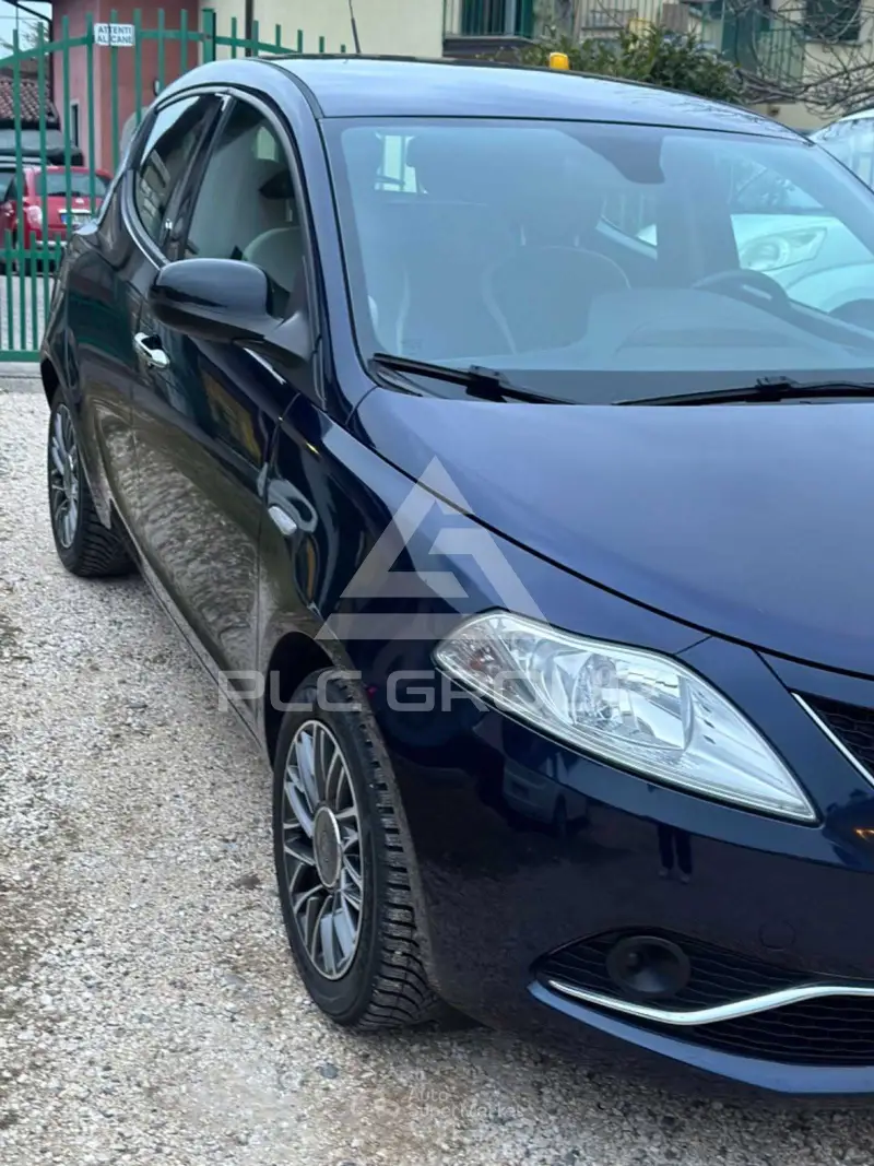 2016 Lancia YPSILON