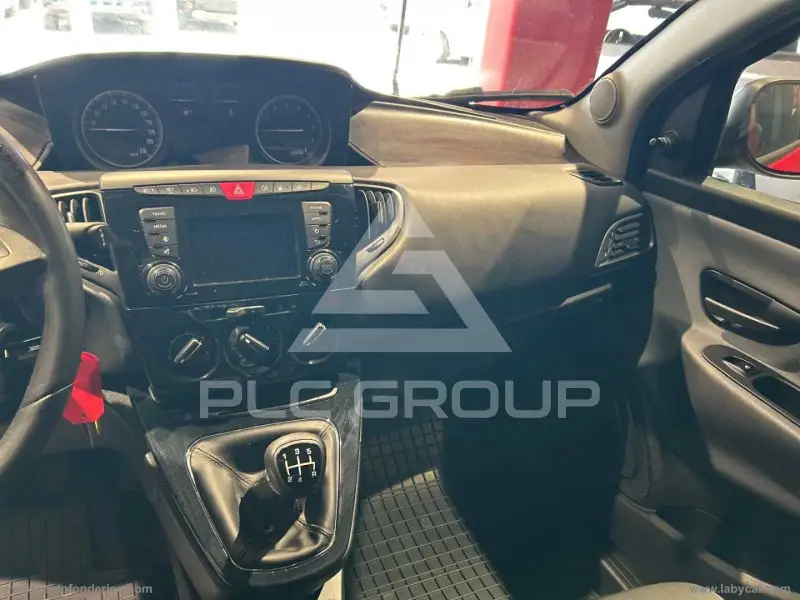 2016 Lancia YPSILON