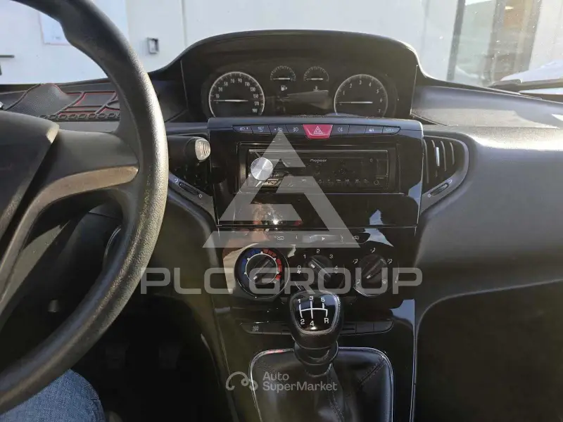 2016 Lancia YPSILON