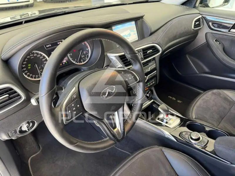 2016 Infinity Q30