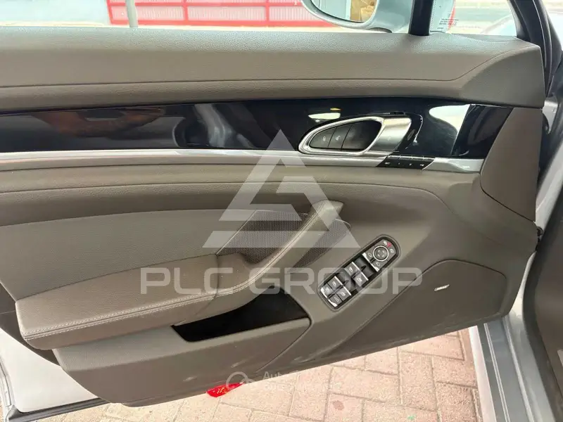 2016 Porsche Panamera