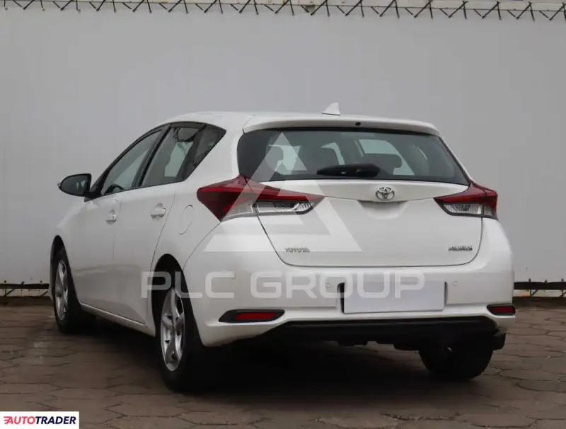 2016 Toyota AURIS