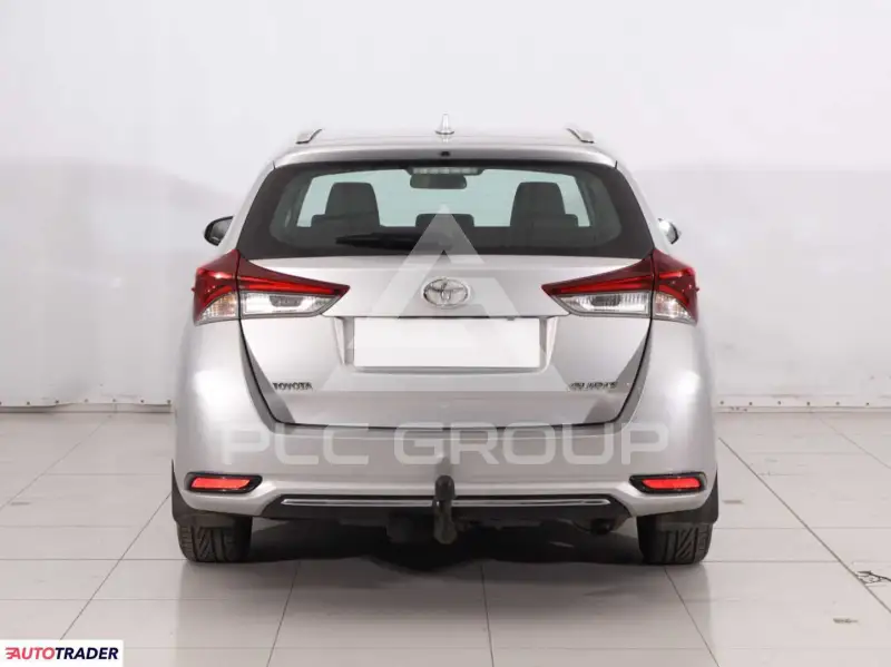 2016 Toyota AURIS