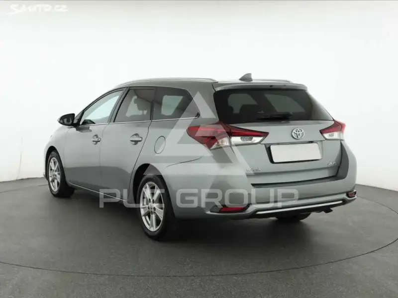 2016 Toyota AURIS