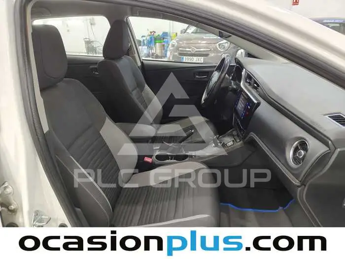 2016 Toyota AURIS