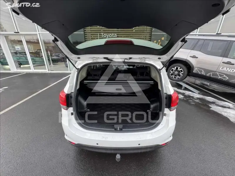 2016 KIA Carens