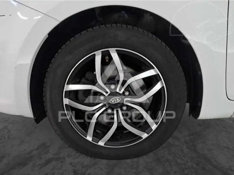 2016 KIA Carens