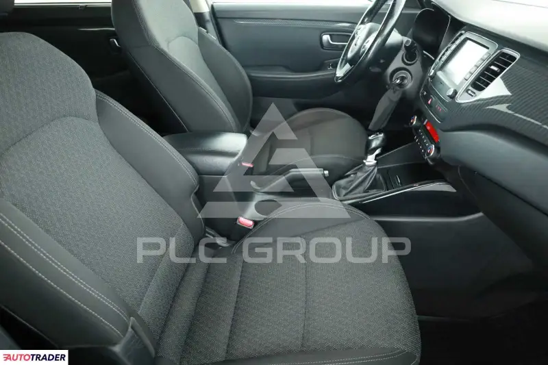 2016 KIA Carens