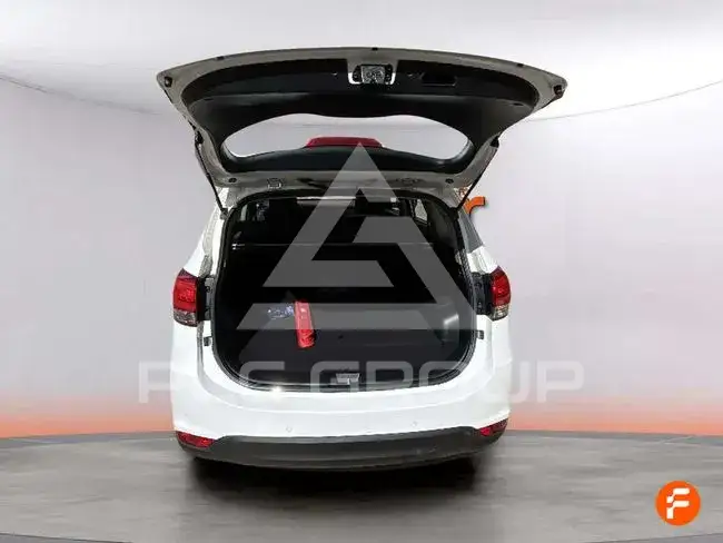 2016 KIA Carens
