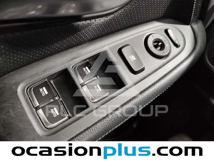 2016 KIA Carens