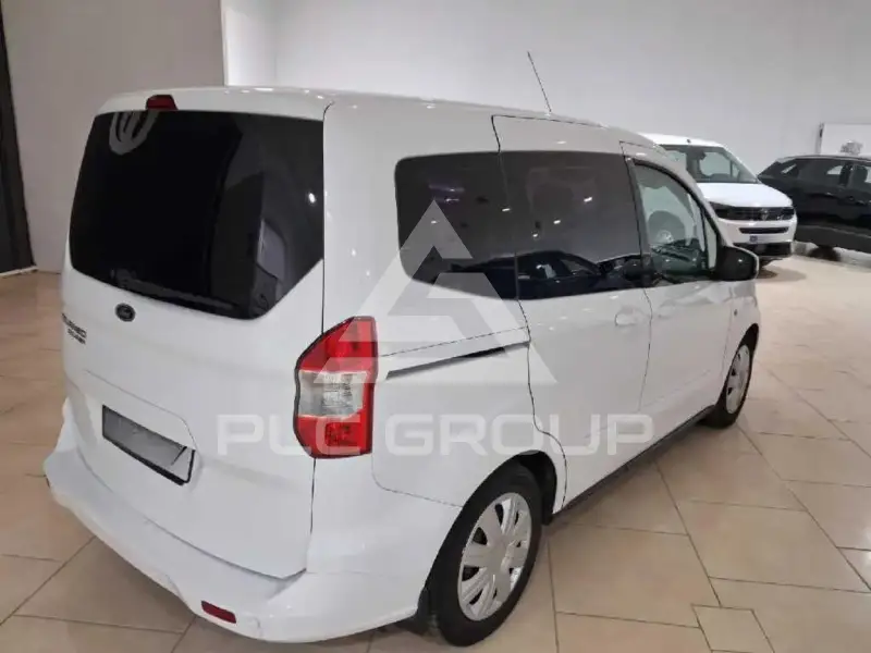 2016 Ford Tourneo