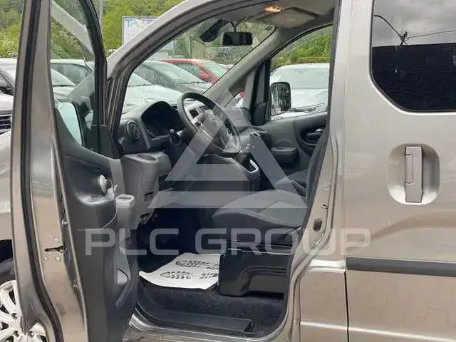 2017 Nissan NV