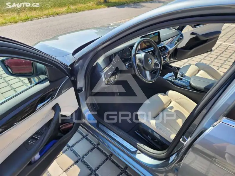 2017 BMW 523
