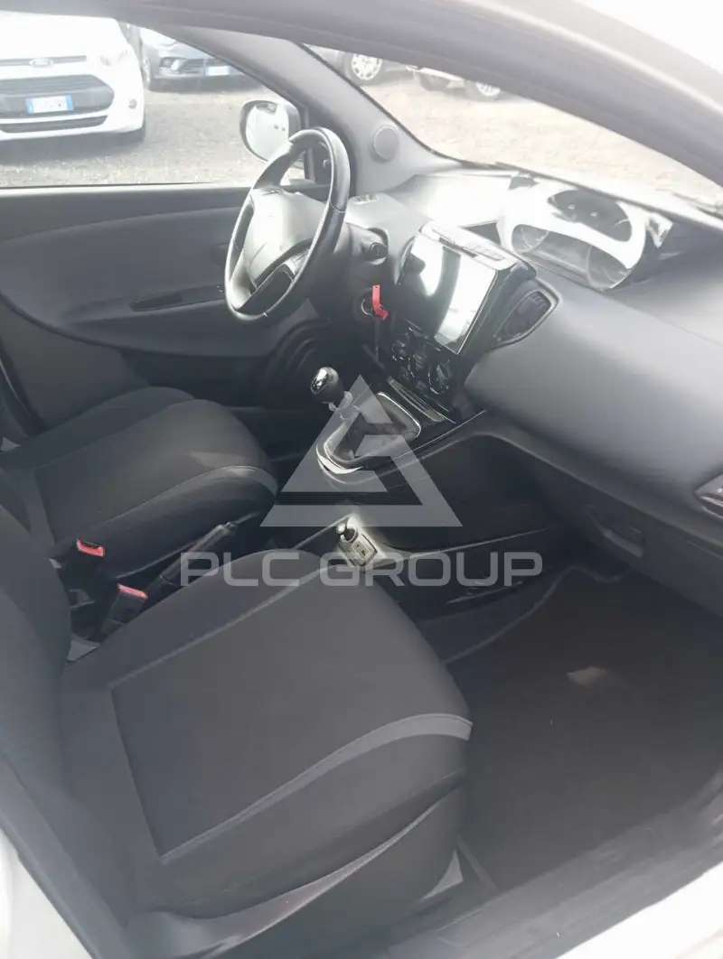 2017 Lancia YPSILON