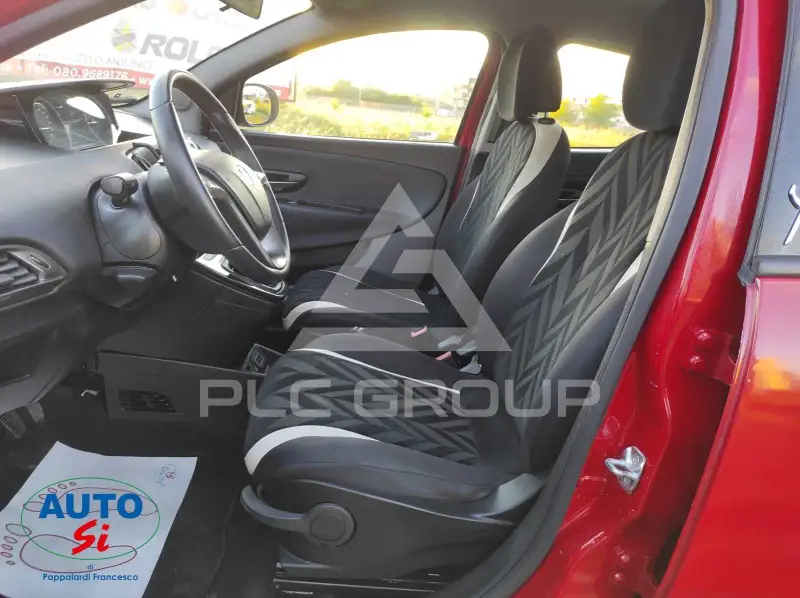 2017 Lancia YPSILON