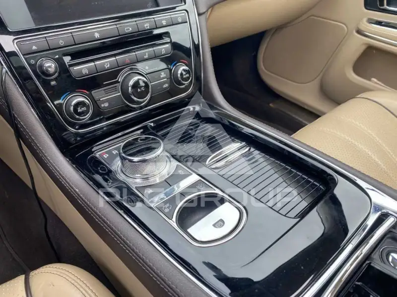 2017 Jaguar XJ