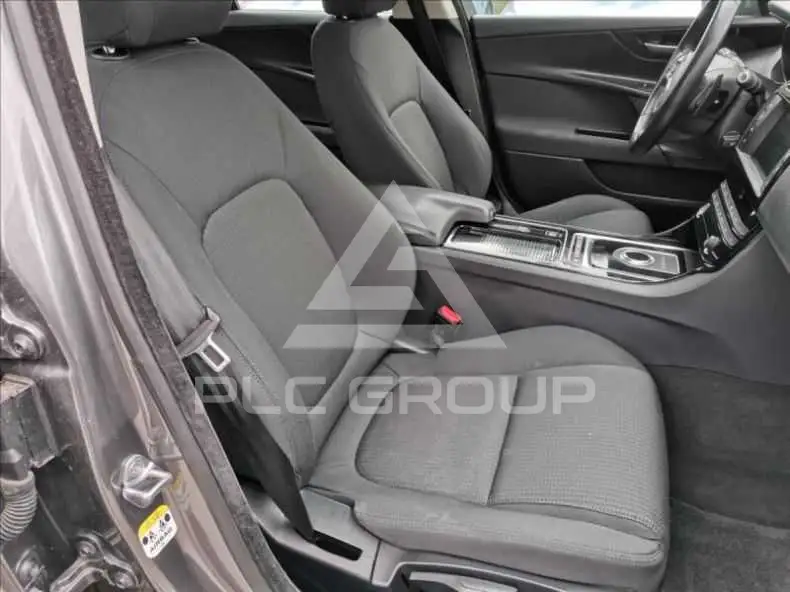 2017 Jaguar XE