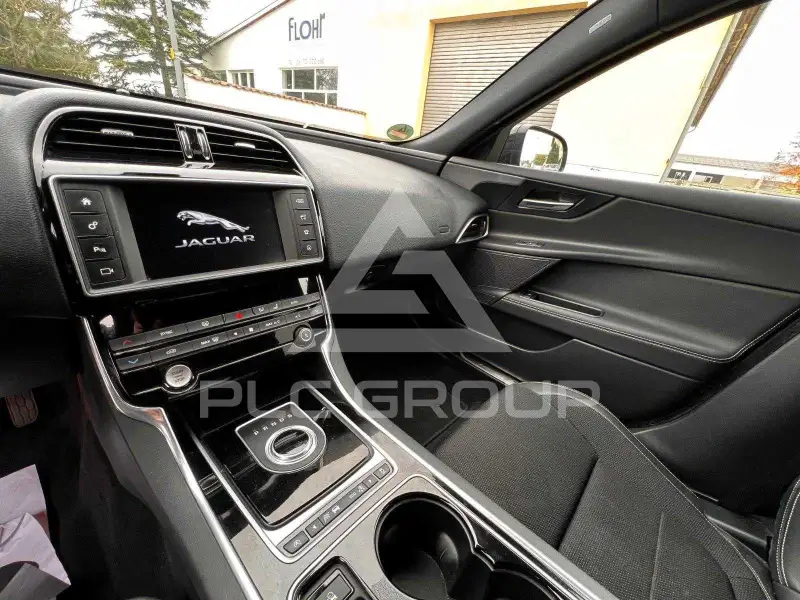 2017 Jaguar XE