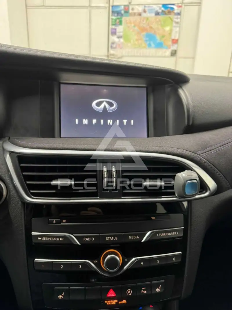 2017 Infinity Q30