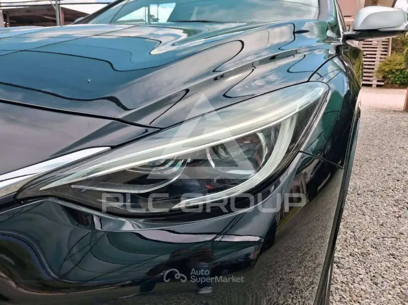 2017 Infinity Q30