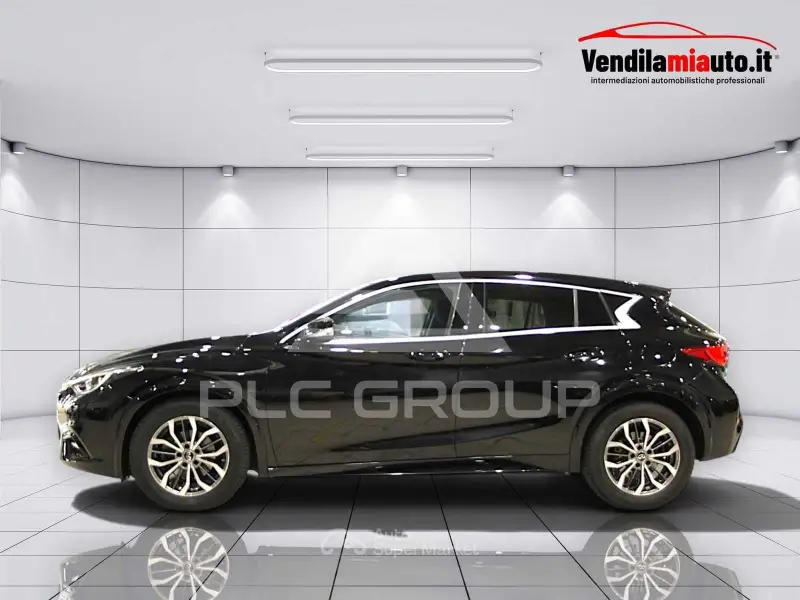 2017 Infinity Q30