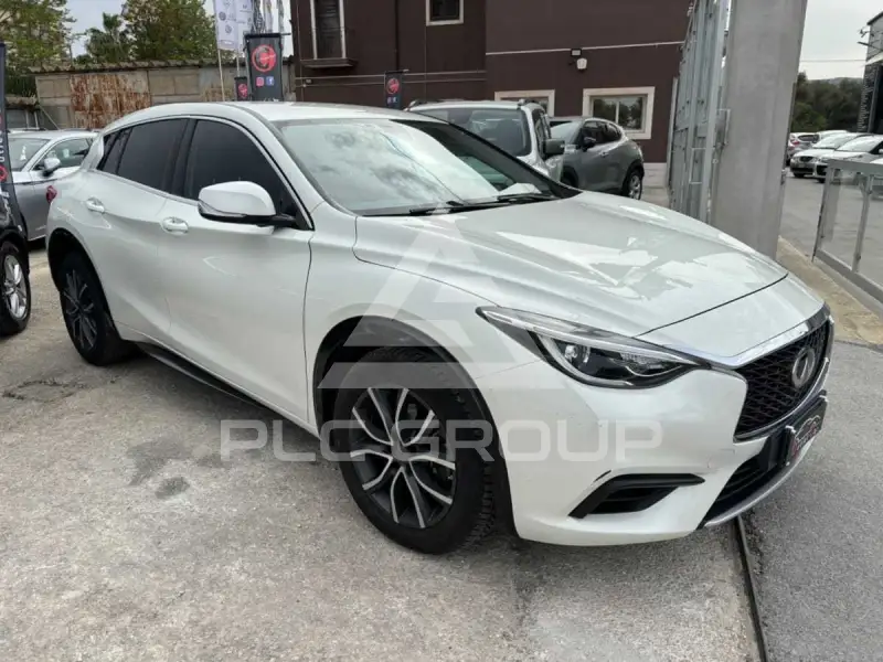 2017 Infinity Q30
