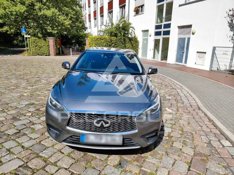 2017 Infinity Q30
