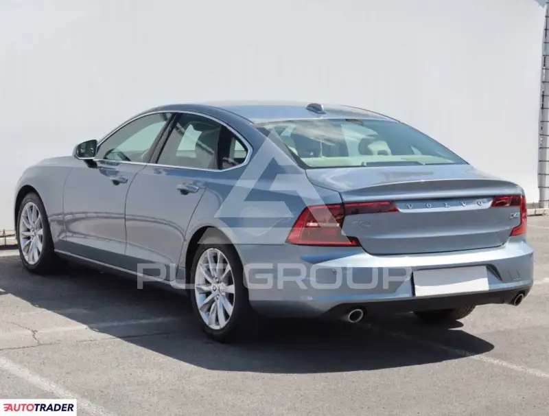 2017 Volvo S90