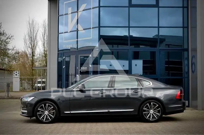 2017 Volvo S90