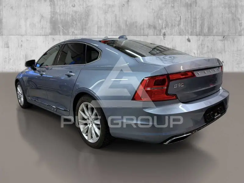 2017 Volvo S90